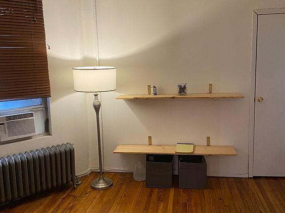 5th image of 1122 Jackson Ave #1