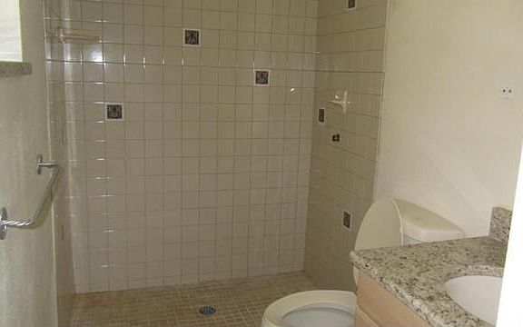 4th image of 332 Westchester Dr