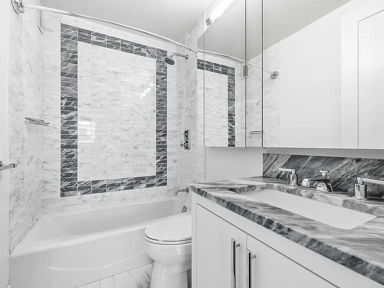 200 E 94th St #1715 — Photo 7