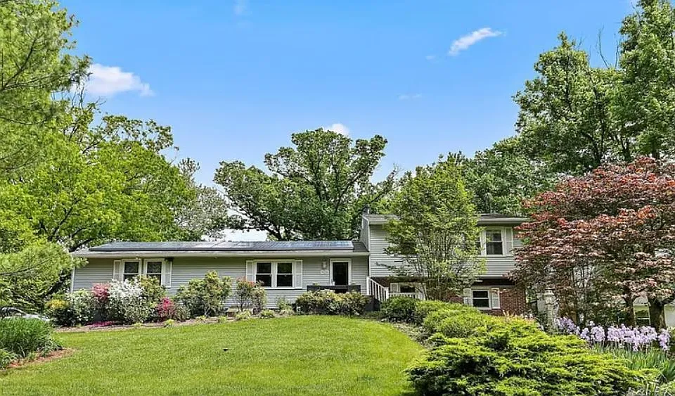 Two Hills Ct
