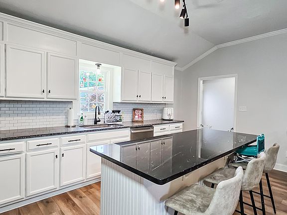 4th image of 1907 W Hobbs St
