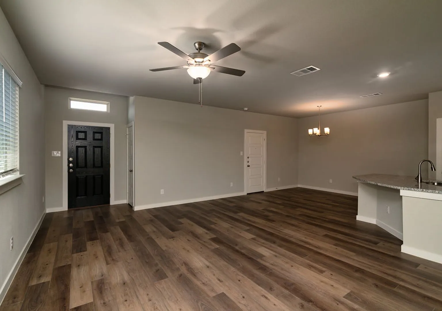 Gorgeous 3 Bedroom Duplex Located In Midlothian Isd! — Photo 4