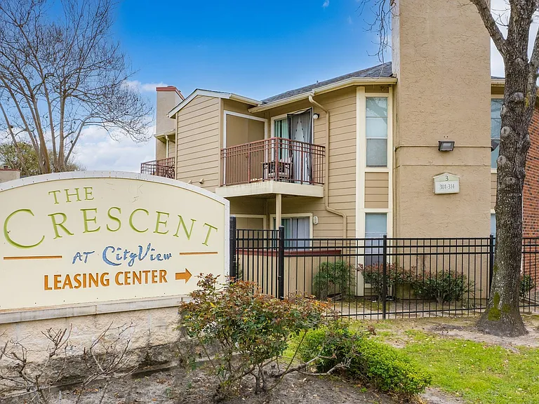Crescent at Cityview — Photo 2