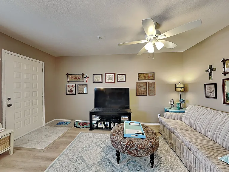 1806 Swanson Ave #202 — Photo 2