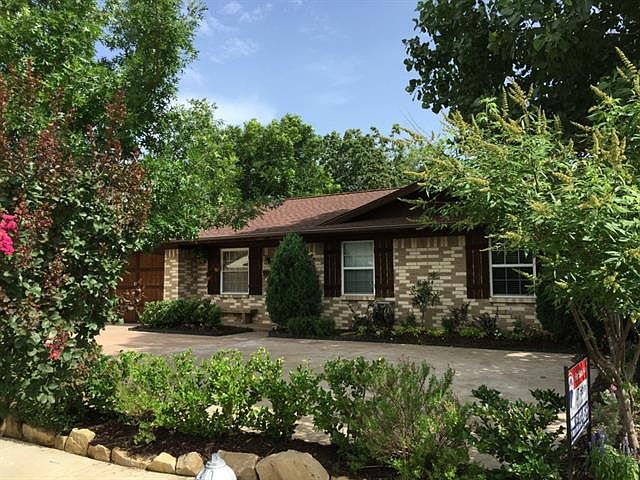 1st image of 455 Sweetbriar Dr
