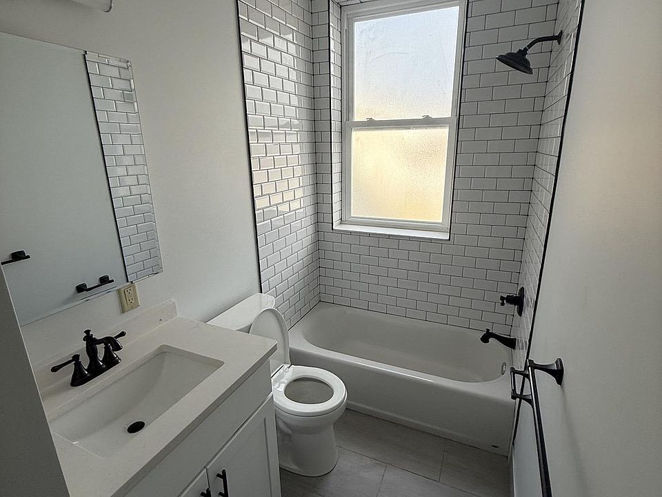 2nd image of 2513 Frankford Ave #4