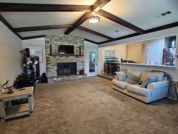 2nd image of 808 E Woodlawn Dr