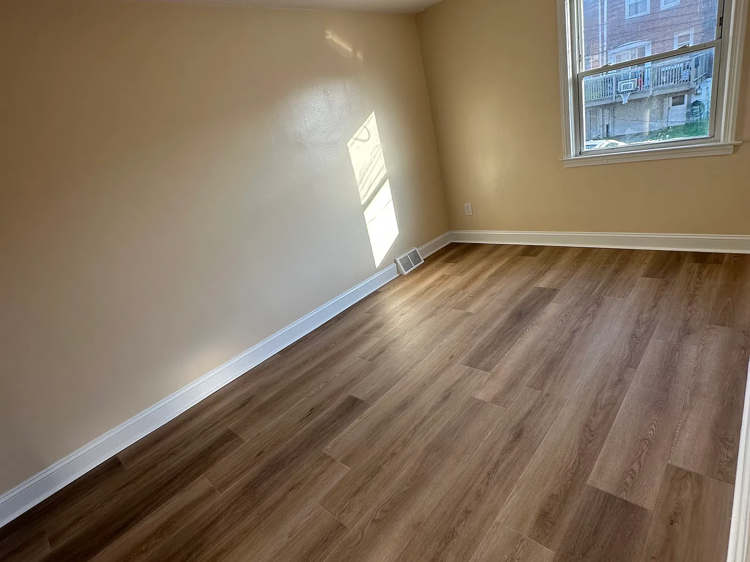 1208 Englewood St — Photo 3