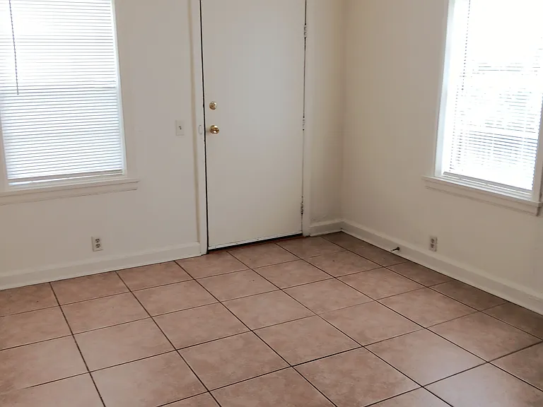 106 Cavalier Dr — Photo 10