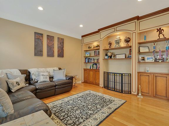 5th image of 13 Parklands Ct