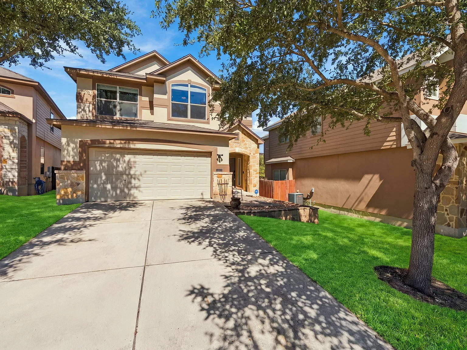 3 bed, 2.5 bath, 2010 sqft, $1,750 — Photo 1