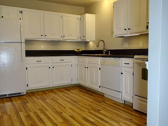 5th image of 7 Autumn Leaf Dr APT 8