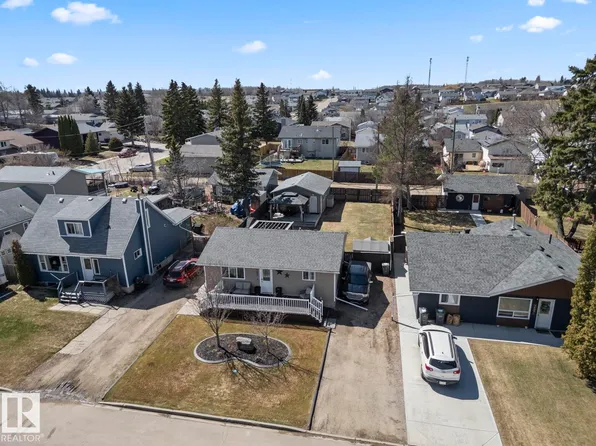1407 10th St, Cold Lake, AB T9M 1J6