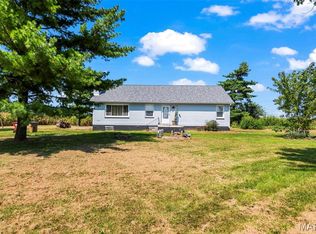 23946 Grosenheider Rd, Litchfield, IL 62056