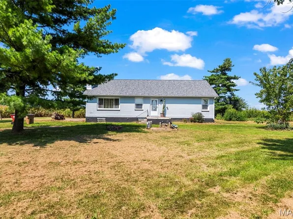 23946 Grosenheider Rd, Litchfield, IL 62056