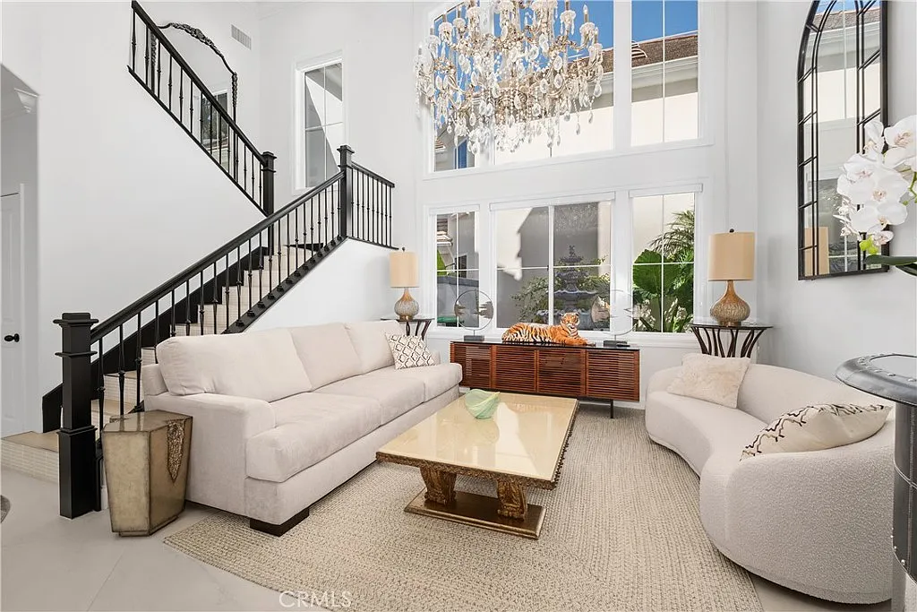 3 bed, 2.5 bath, 2473 sqft, $11,000 — Photo 4