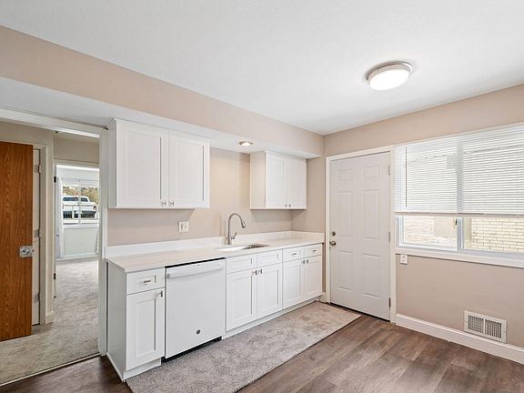 5th image of 1132 40th Ave NE