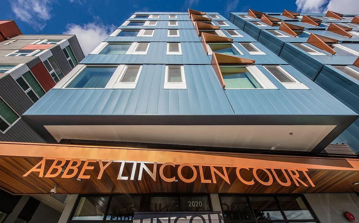 Abbey Lincoln Court — Photo 2