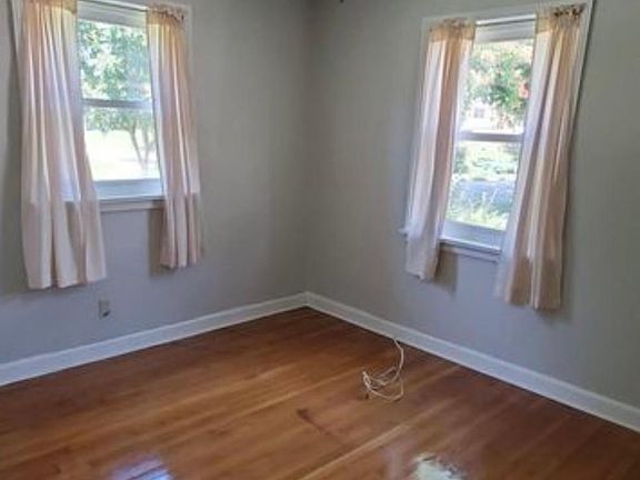 5th image of 1212 E Linden Ave