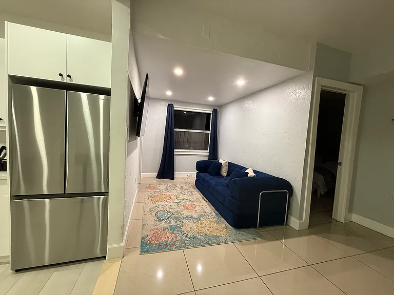 425 El Prado #A — Photo 9