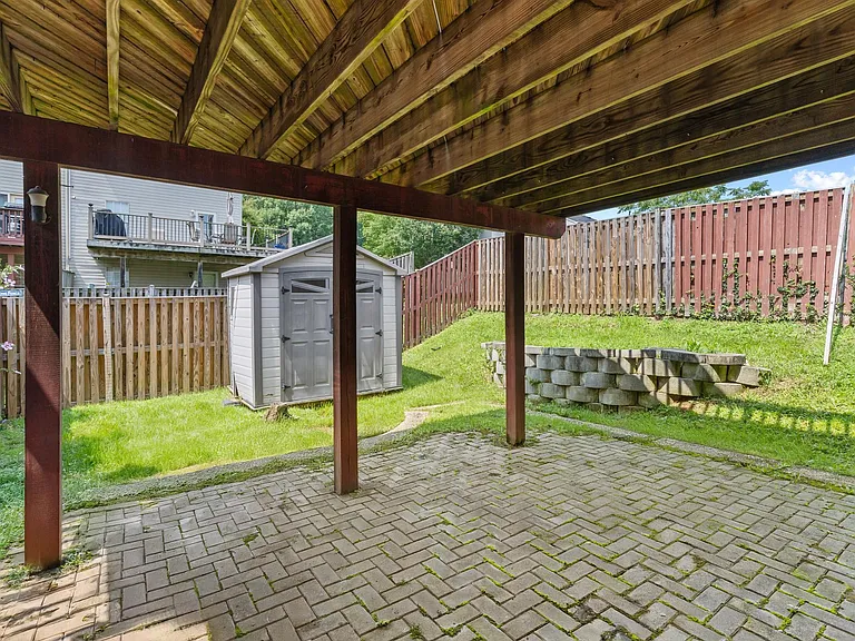 5411 Castlestone Dr — Photo 37
