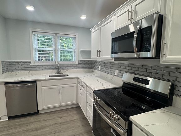 2nd image of 1524 Cleland Crse