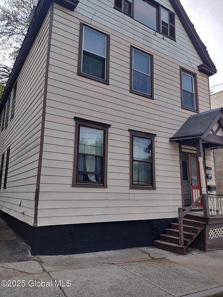 4th image of 1 Ingersoll Avenue