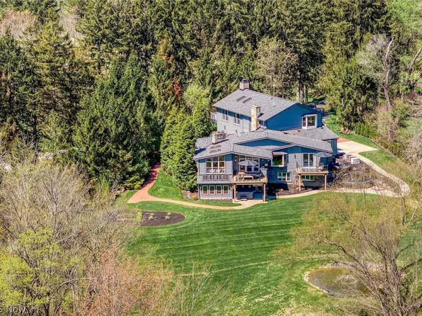 15511 Russell Rd, Chagrin Falls, OH 44022