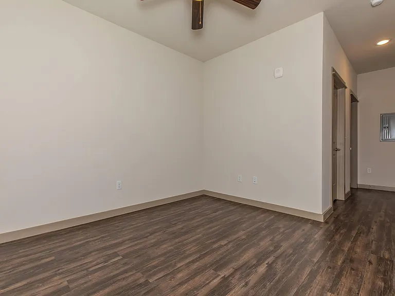 1900 W Dove Ave — Photo 19