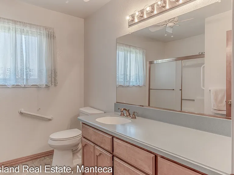 1635 Crom St — Photo 19