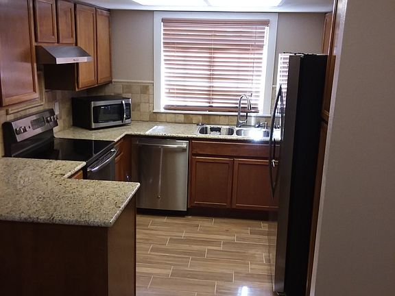 granite tops, SS appliances