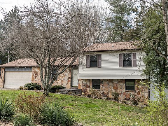 2nd image of 905 Danville Cir