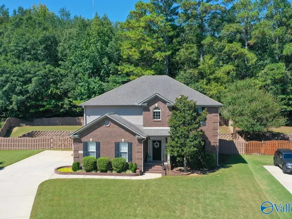 6615 Hampton Bend Cir SE, Owens Cross Roads, AL 35763