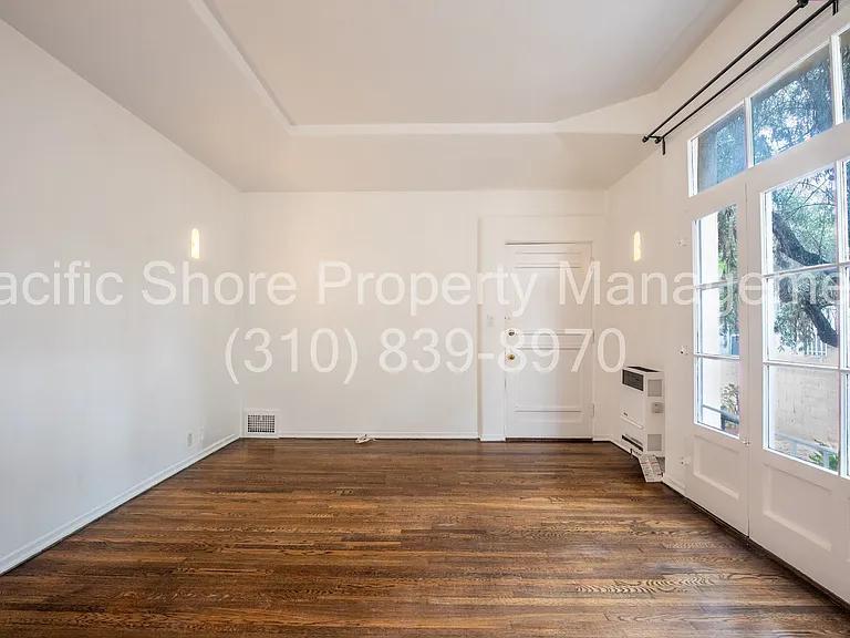 559 Alexandria Apartments — Photo 2