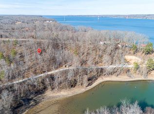 208 Calm Bay Ln, Big Sandy, TN 38221