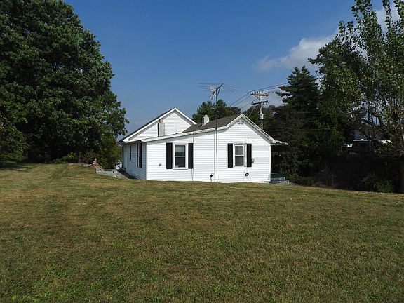 3rd image of 594 Carrollwood Dr