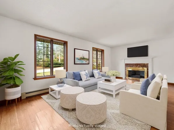 21 Clubhouse Dr, Bourne, MA 02532