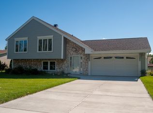 315 Hempstead Ln, Bloomingdale, IL 60108