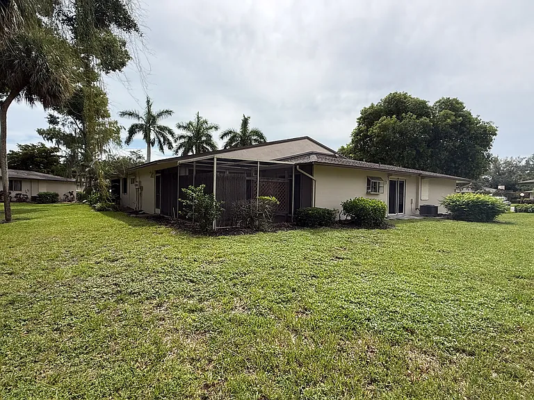 5840 Crabwood Ct — Photo 4