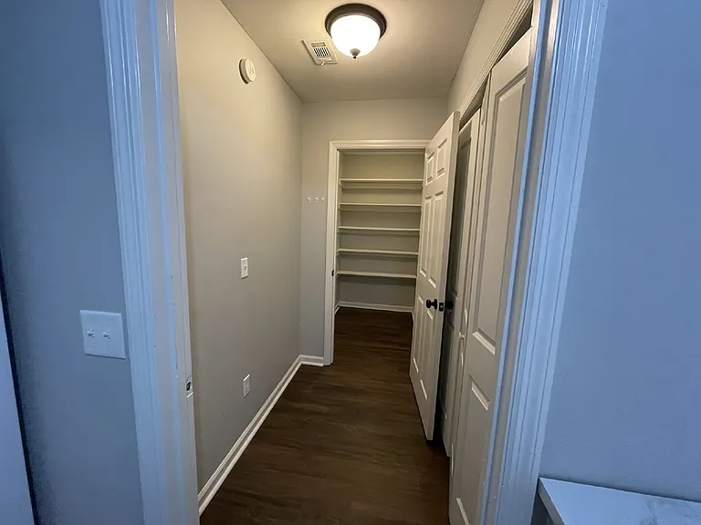 512 Creek View Dr — Photo 7