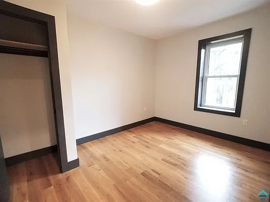 Rented by EXR | media 7