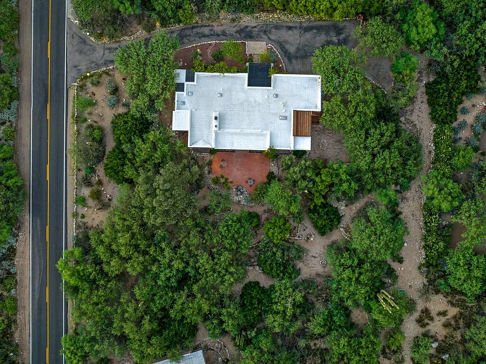 6960 N Alvernon Way