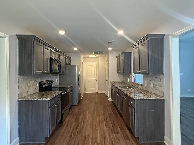 120 Worchester Cir — Photo 6