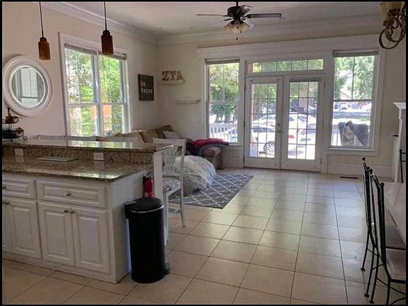open floor plan! kitchen/living room