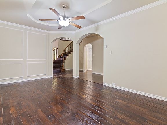 4th image of 2852 Gillespie Ln