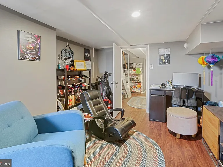 675 E Clement St — Photo 14