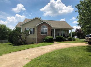 1006 35th Avenue Ln NE, Hickory, NC 28601