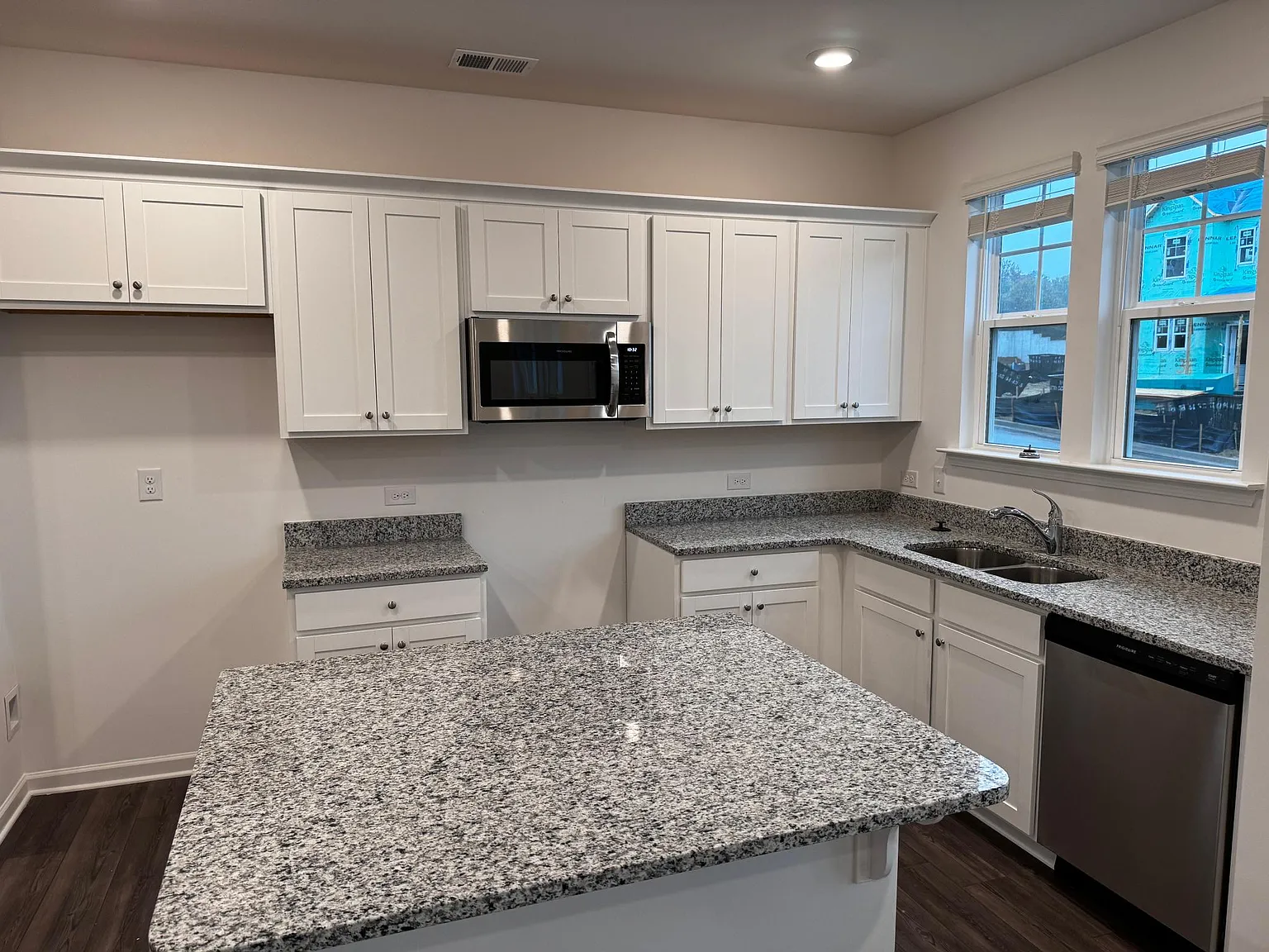 3 bed, 2.5 bath, 1455 sqft, $1,800 — Photo 4
