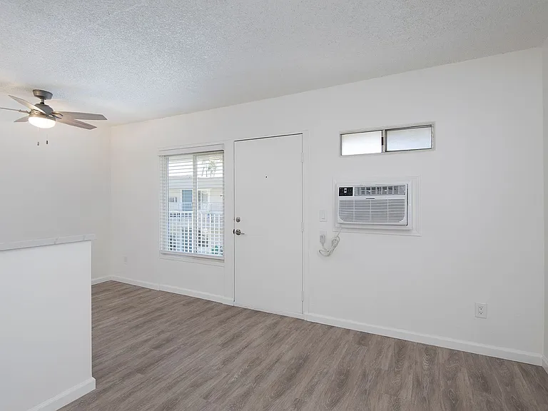 Aztec Pacific Apartments — Photo 45