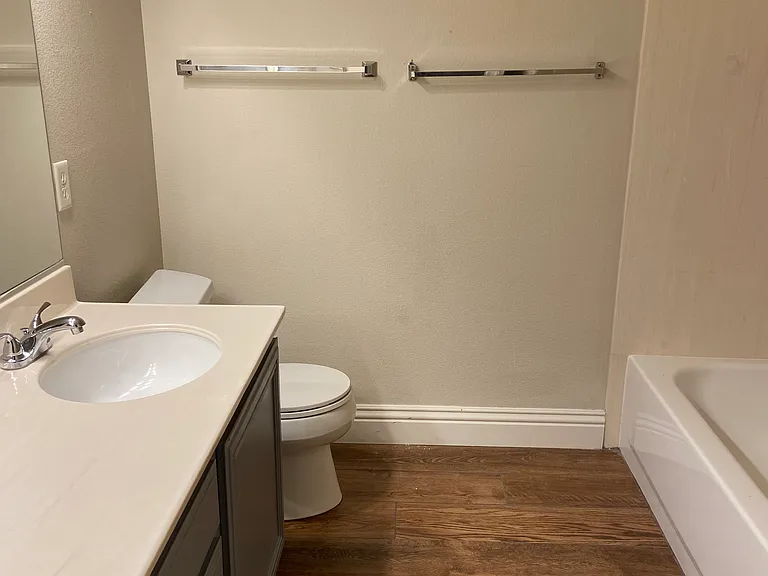 Bloomingdale Ct — Photo 18